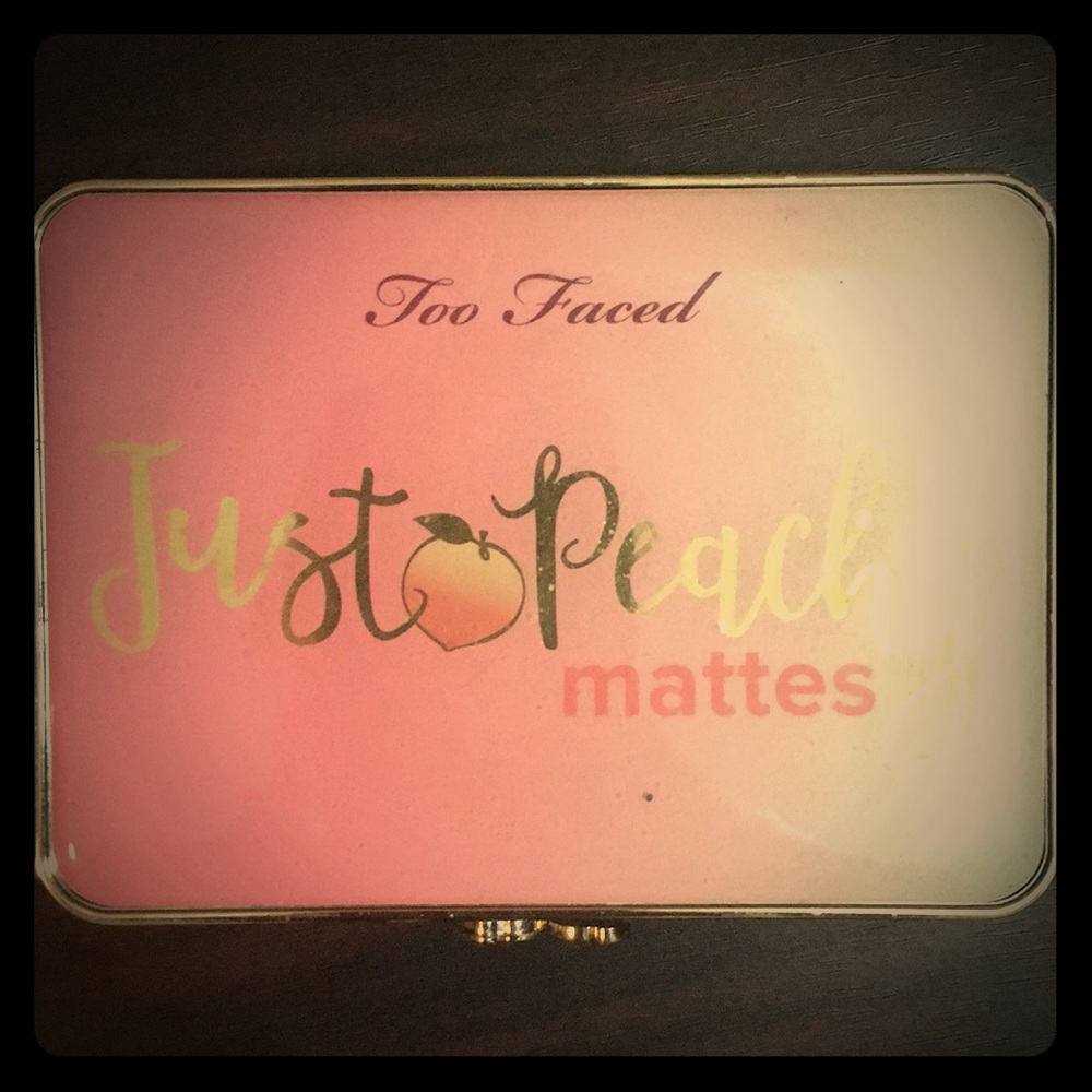 Just Peachy mattes Too Faced Palette